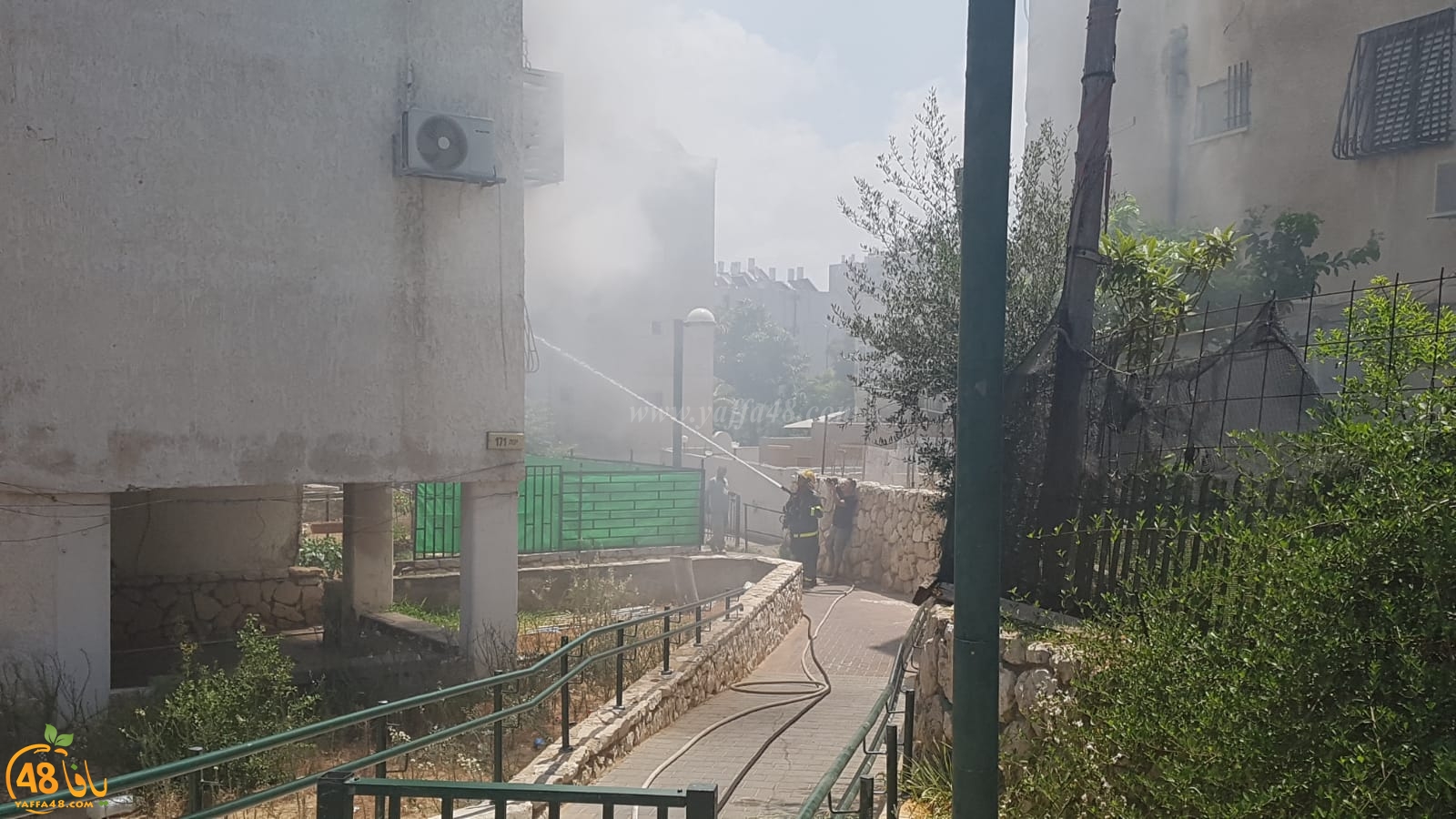 فيديو: الشرطة تُغلق المنطقة - حريق كبير في احد البيوت بمدينة يافا