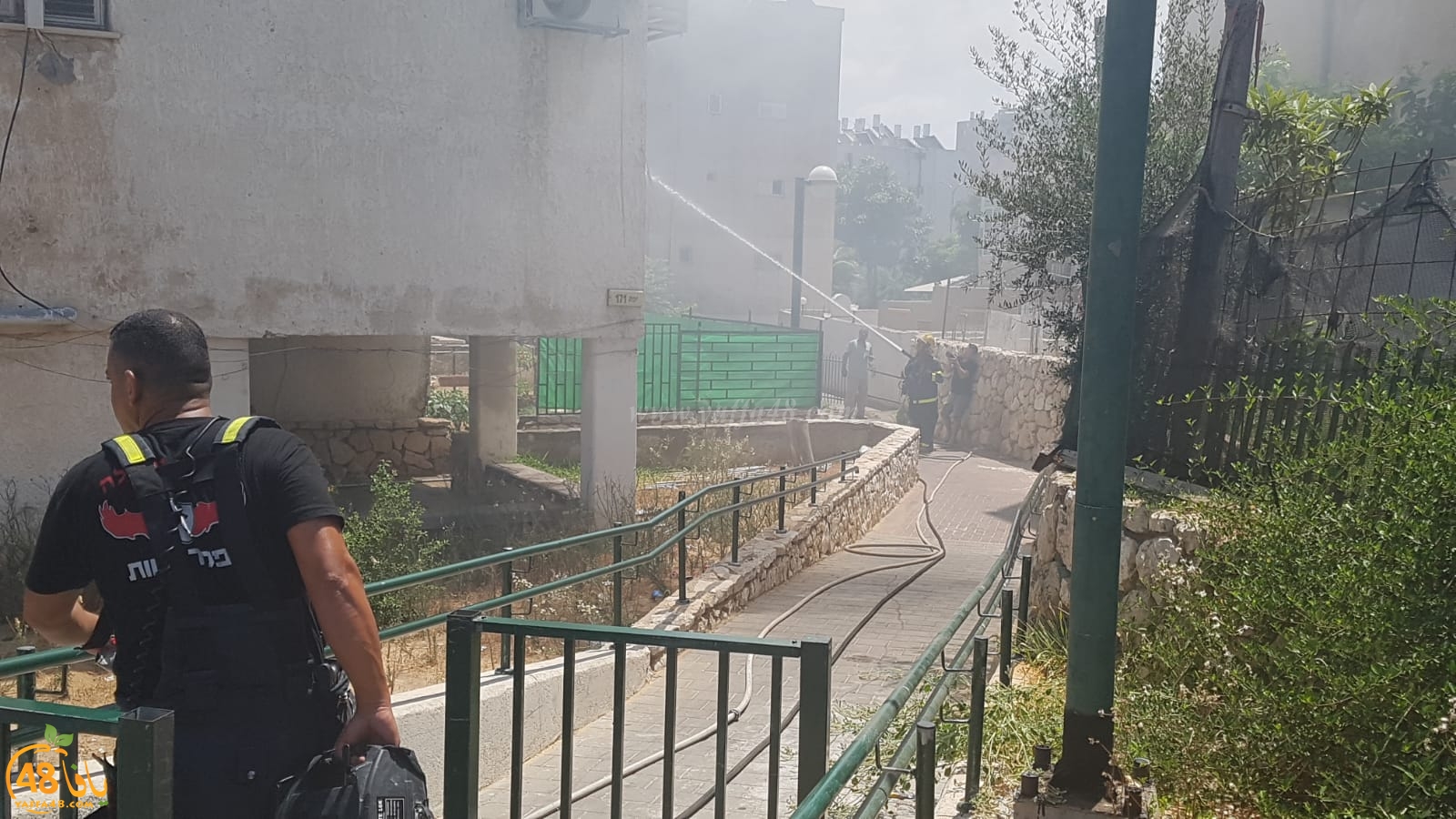 فيديو: الشرطة تُغلق المنطقة - حريق كبير في احد البيوت بمدينة يافا
