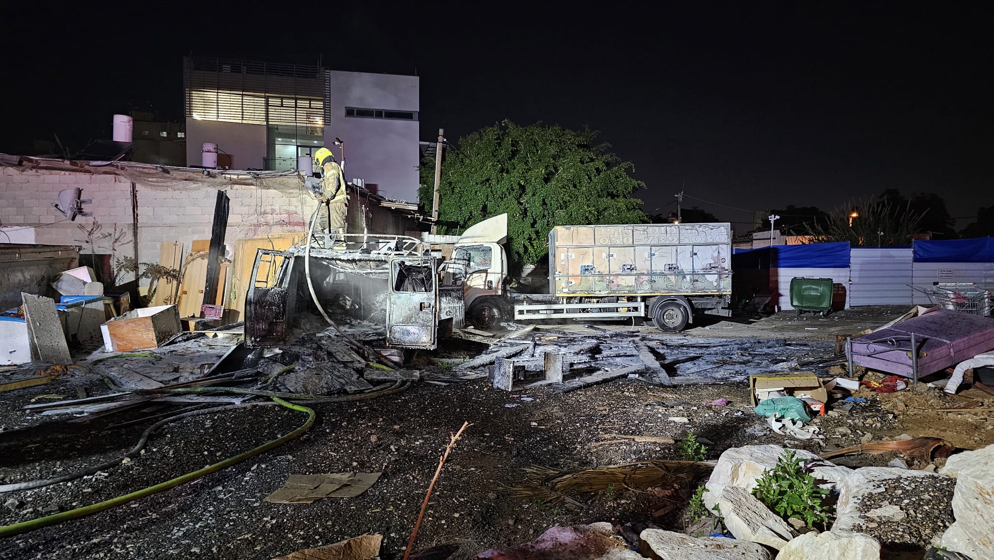 يافا: حريق مركبة وإصابة مواطن بعد منتصف الليل 