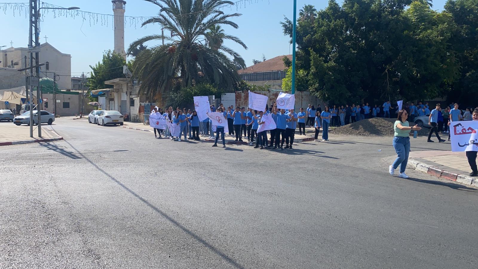  اللد: طلاب مدرسة سانت جورج يُنظمون وقفة احتجاجية ضد العنف