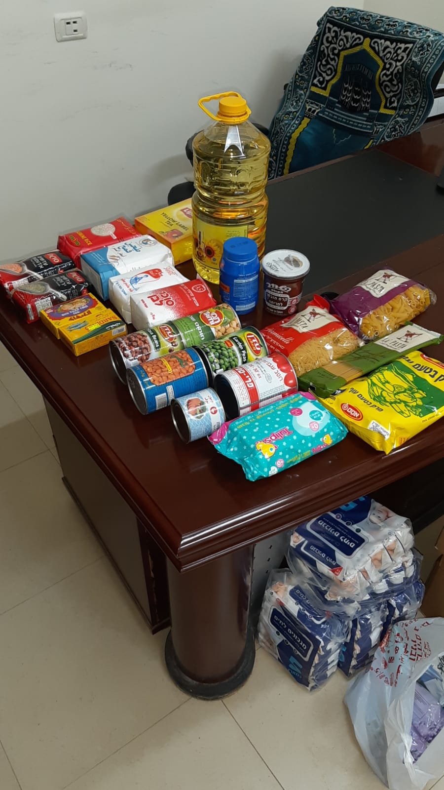 اللد : لجنة الزكاة المحلية توزع الطرود الغذائية على العائلات المستورة