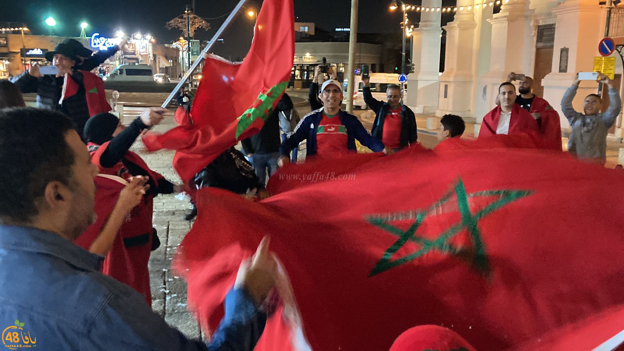 الجالية المغربية بيافا تحتفل بفوز منتخبها على البرتغال 