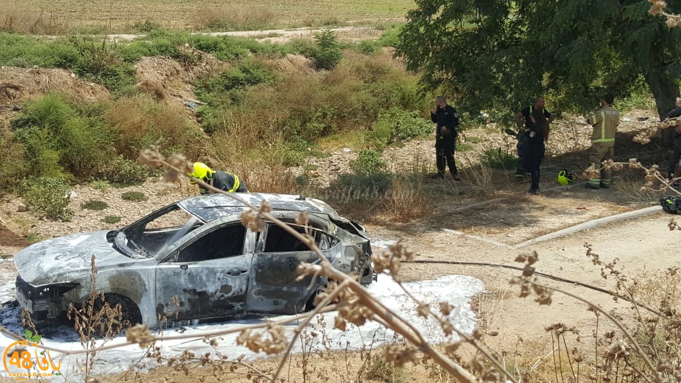  اللد: العثور على سيارة محترقة وطواقم الاطفائية تهرع للمكان