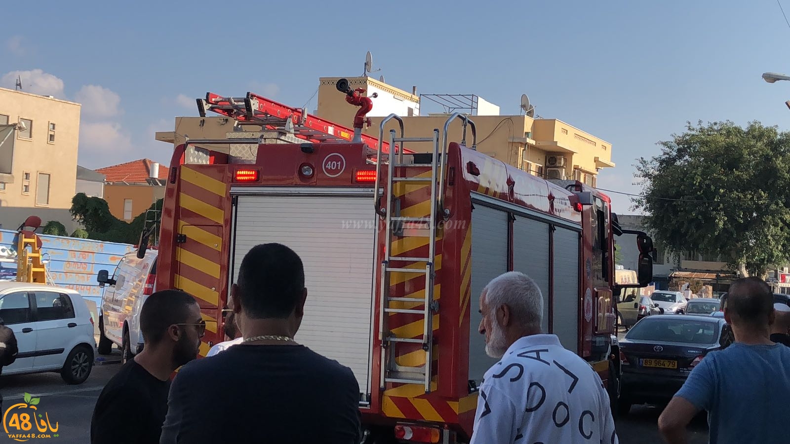 فيديو: القاء زجاجة حارقة تجاه احد المباني في مدينة يافا 