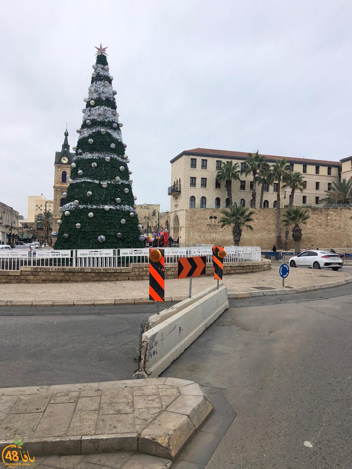  صور: استعدادات لاضاءة شجرة عيد الميلاد في مدينة يافا الأحد المقبل