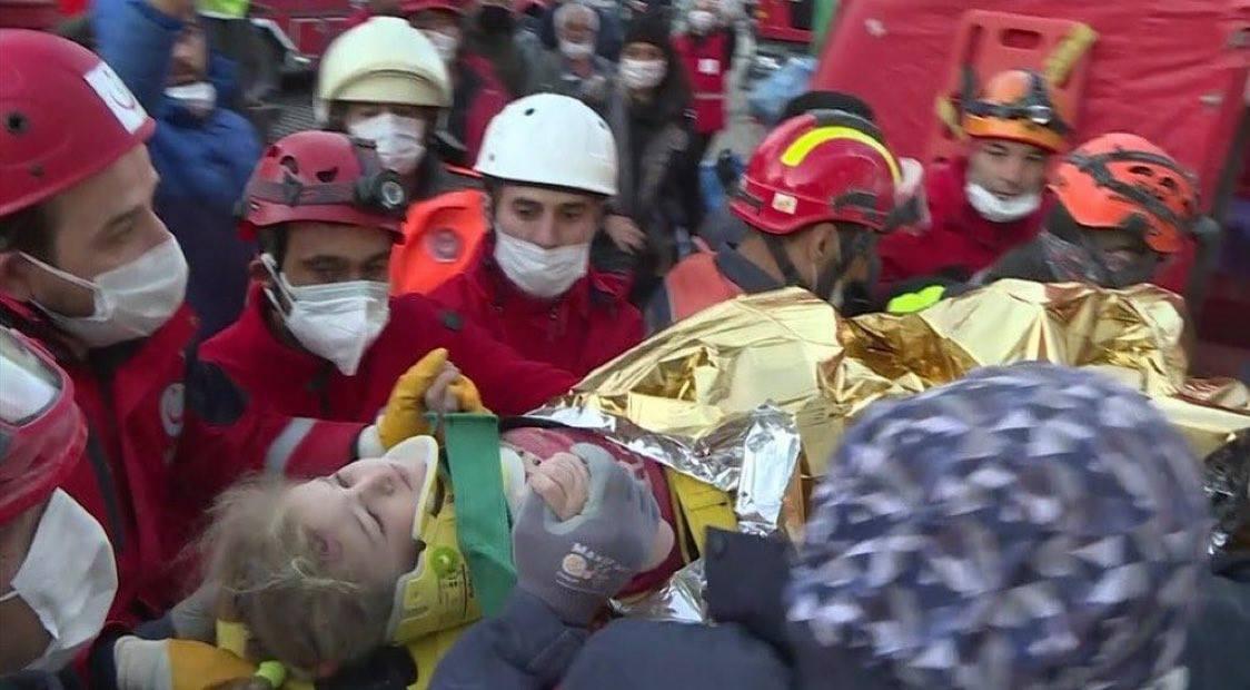معجزة في تركيا: انقاذ طفلة دُفنت تحت الركام لأيام 
