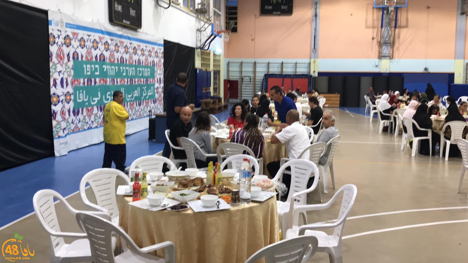  فيديو: افطار جماعي لأهالي يافا في المركز الجماهيري بالتعاون مع لجنة حي العجمي والجبلية 