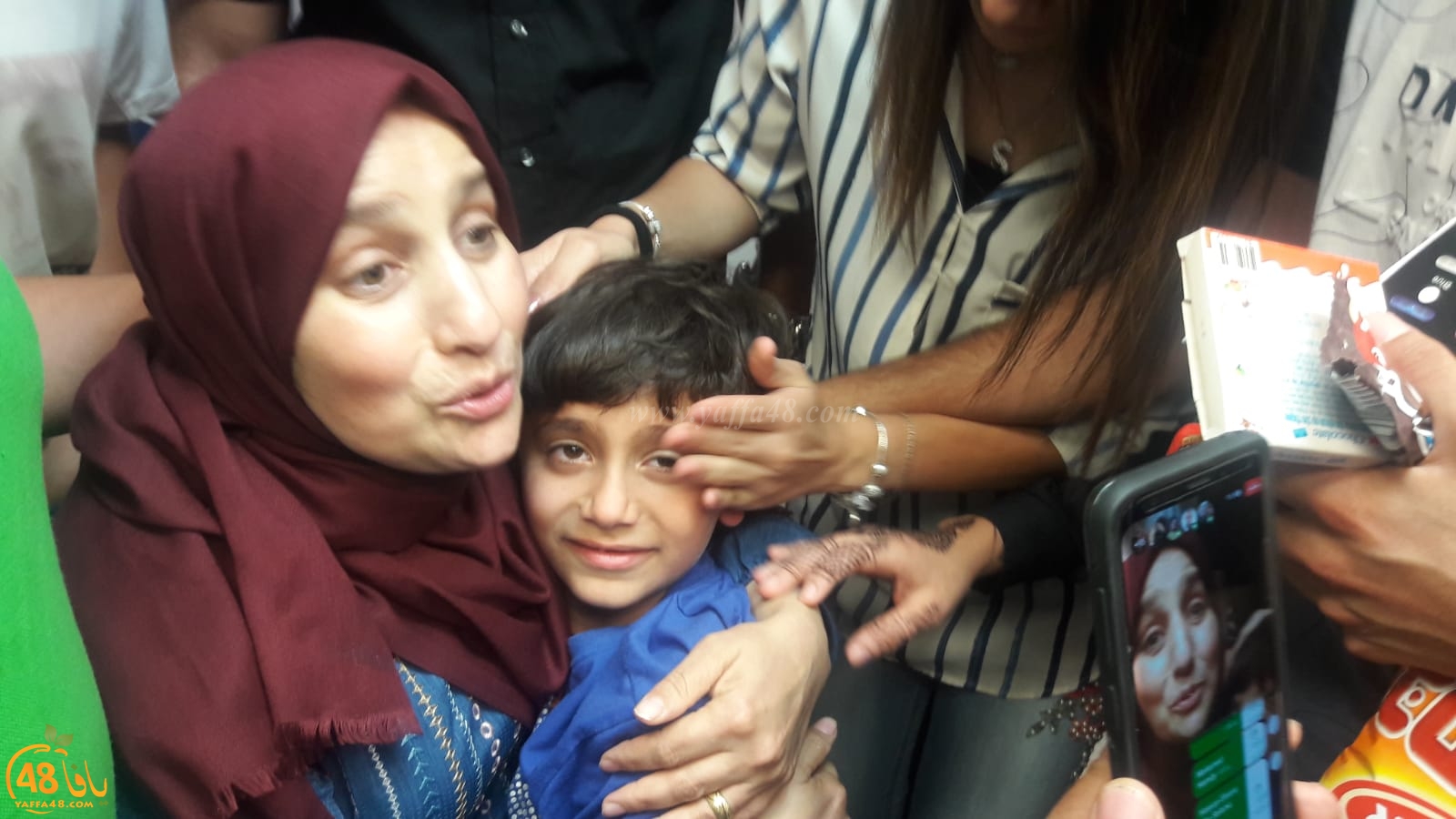فيديو: الطفل كريم جمهور من قلنسوة يحتضن عائلته بعد 4 أيام من اختطافه