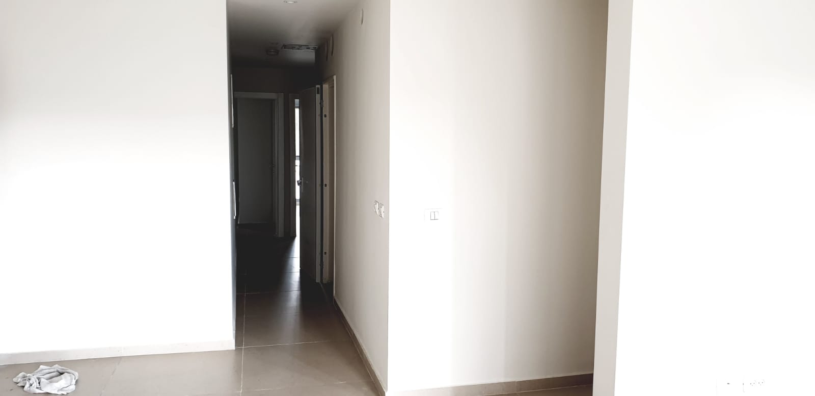 فيديو: بيت 3 غرف وصالون بمساحة 128 متراً للبيع في حي العجمي بيافا