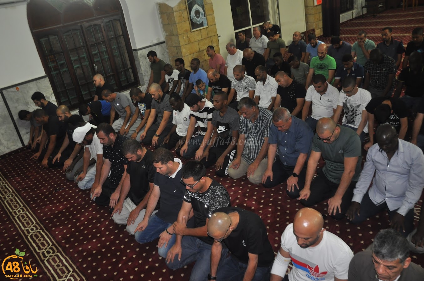  بالصور: شعائر صلاتي العشاء والتراويح في مسجد حسن بك بمدينة يافا 