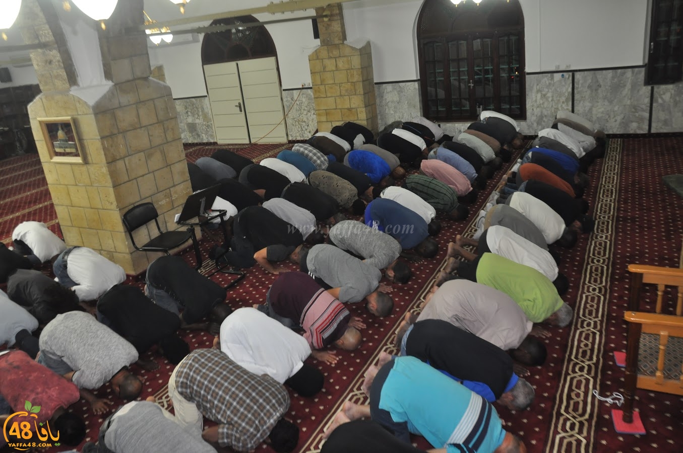  بالصور: شعائر صلاتي العشاء والتراويح في مسجد حسن بك بمدينة يافا 