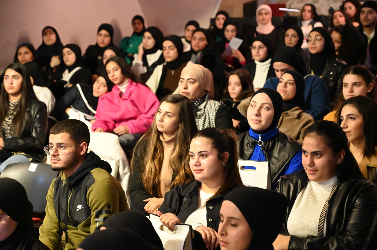 يافا : جمعية مواطنون يبنون المجتمع توزع عشرات المنح الدراسية على الطلاب الاكاديميين.