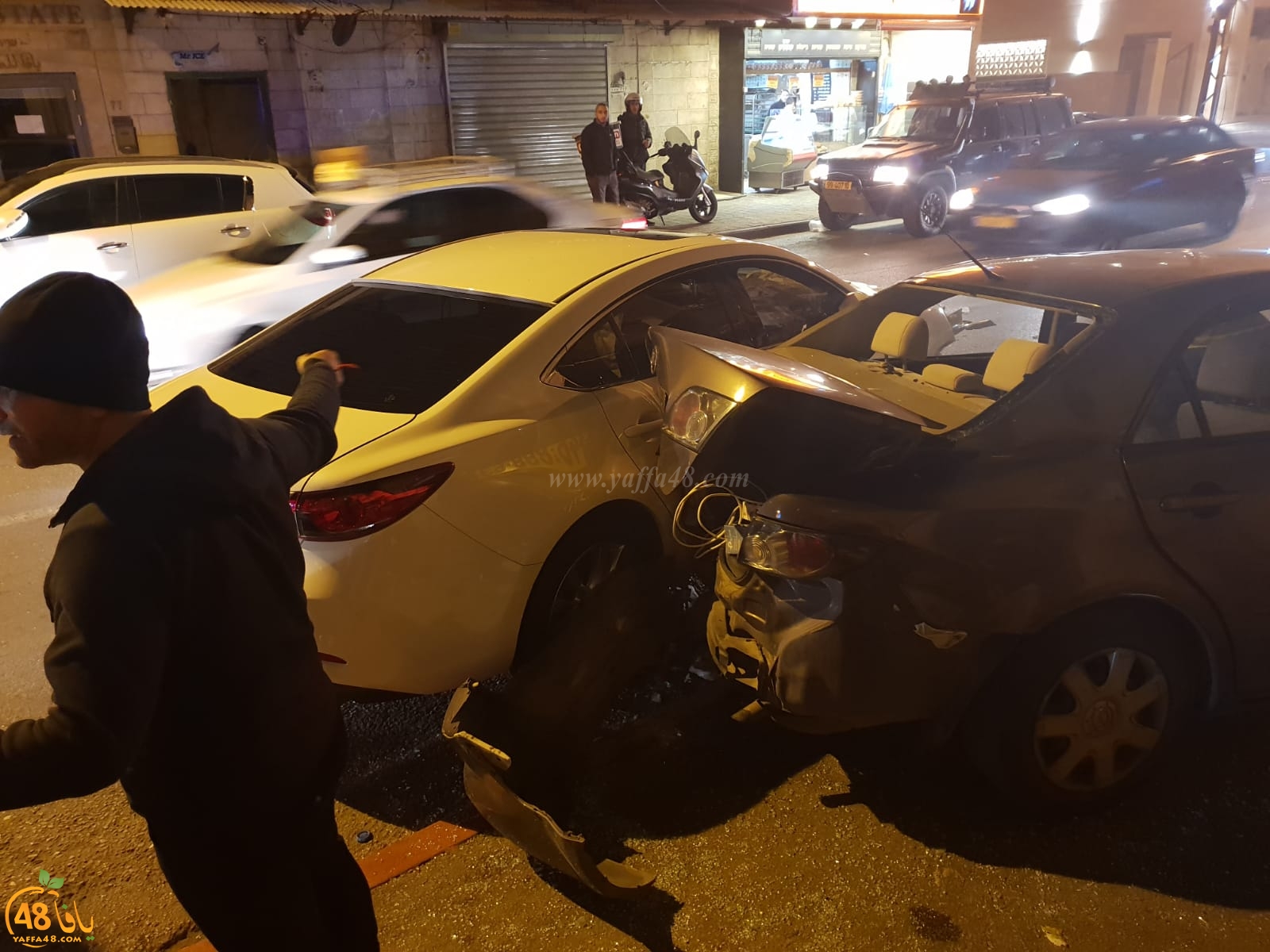  بالصور: سائق يفقد السيطرة على مركبته ويصطدم بعدة مركبات بيافا