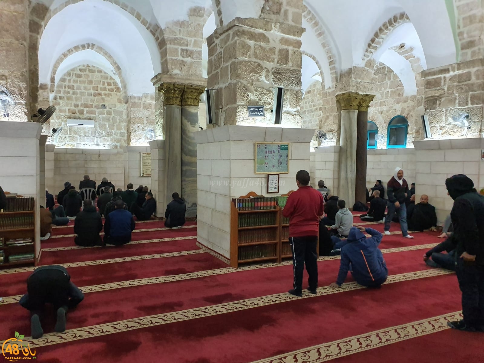 صور: المئات يحيون فريضة الفجر العظيم في المسجد العمري باللّد