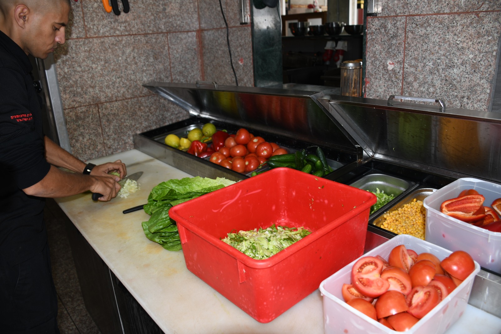  يافا: وجبات سريعة وساندويشات شهية للسحور في مطعم بالي بجيت