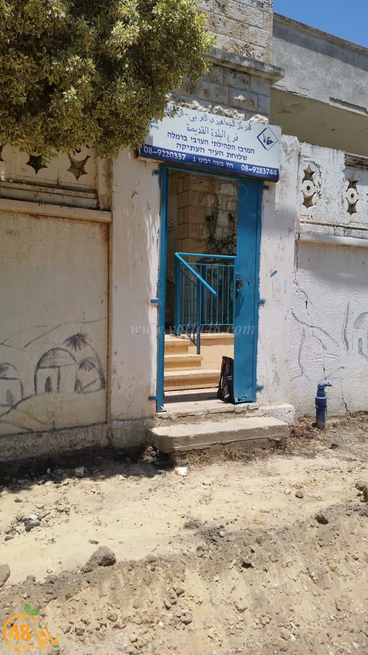 صور: البدء بترميم مدخل نادي المسنين في مدينة الرملة 