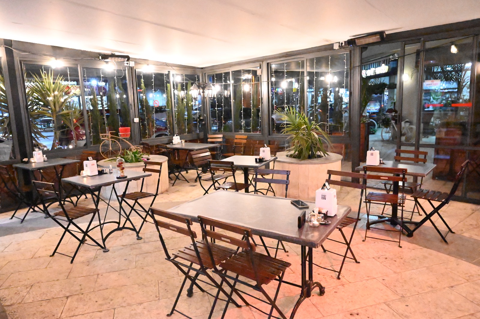 الأحد: افتتاح مقهى BINNYS CAFE بيافا .. أروع الجلسات وأشهى الوجبات