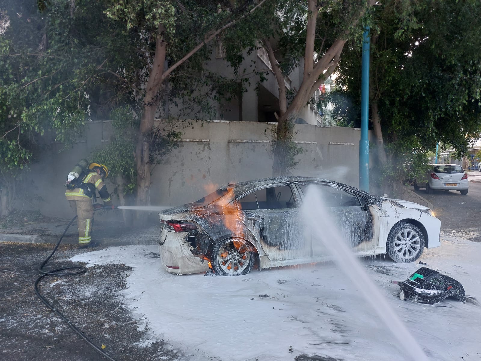  اللد: حريق في سيارة دون وقوع اصابات
