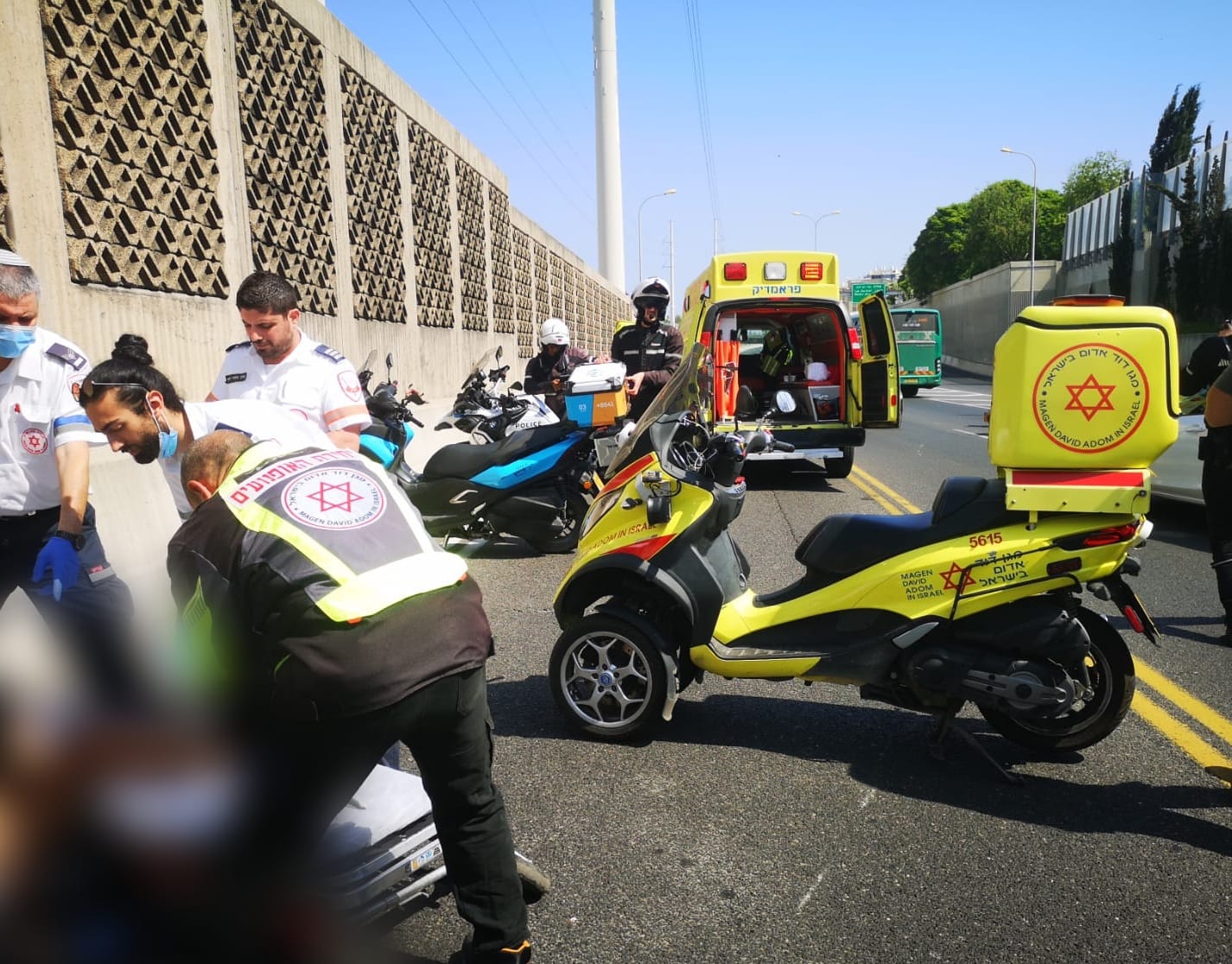  اصابة متوسطة لراكب دراجة نارية بحادث طرق جنوب يافا