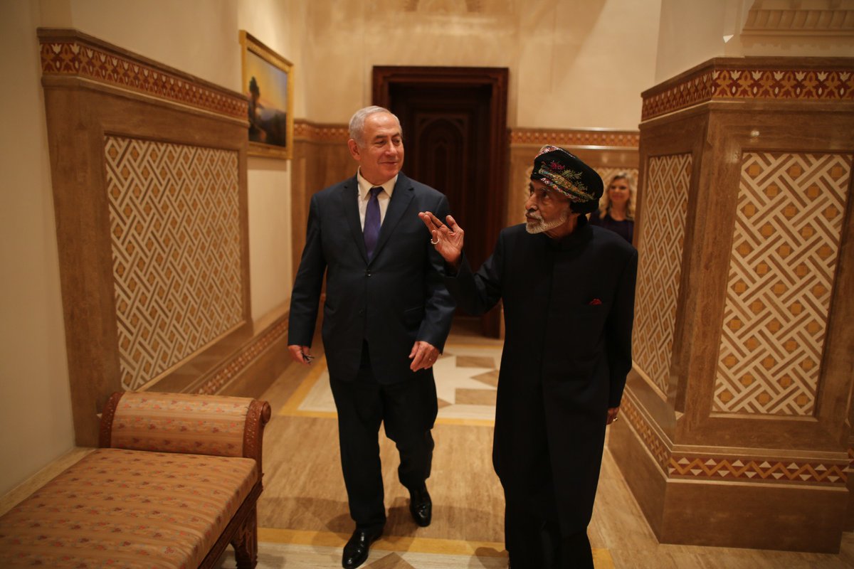 بالصور: نتنياهو يزور سلطنة عمان ويلتقي بالسلطان قابوس