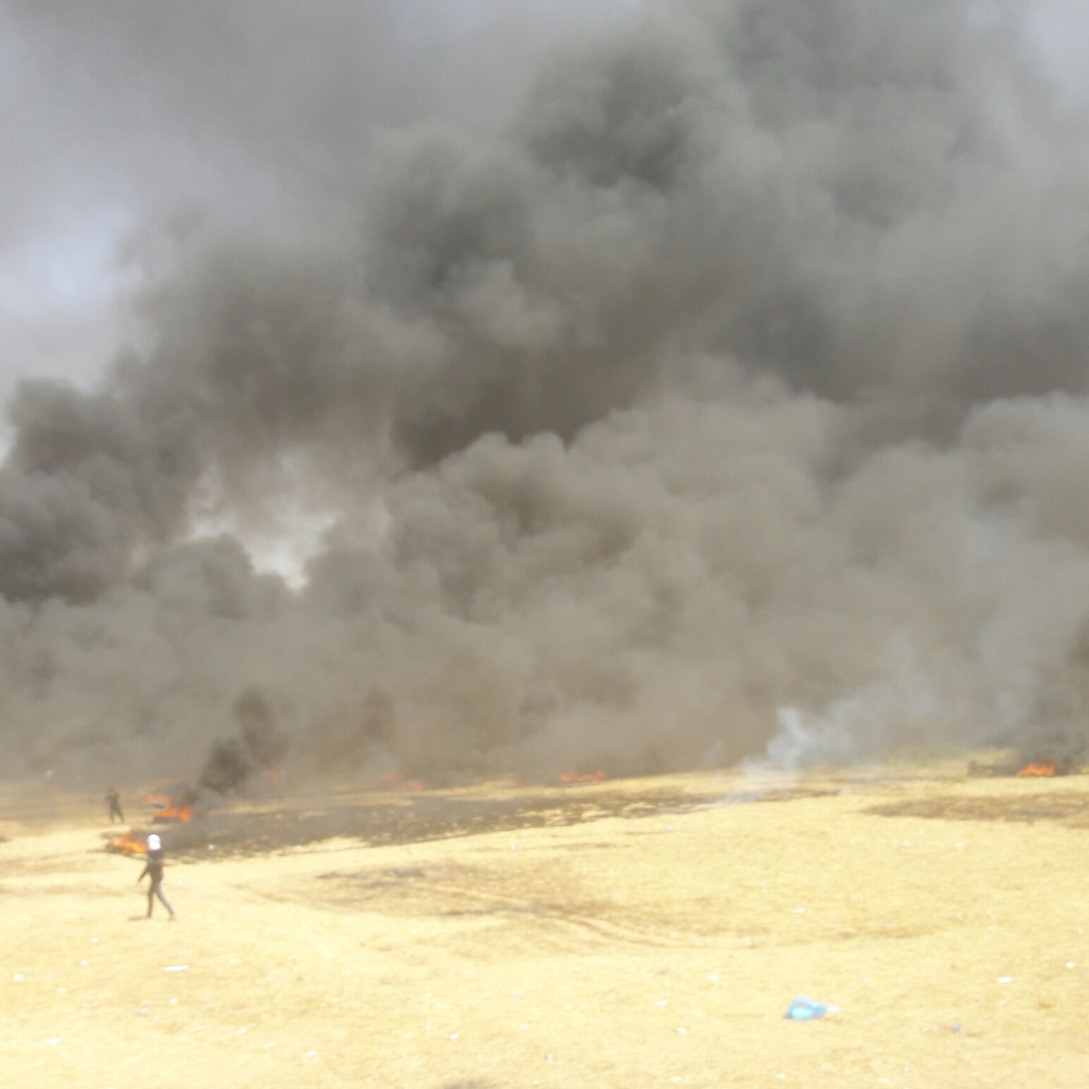 صور: 13 اصابة بالرصاص الحي بقمع مسيرات العودة بغزة