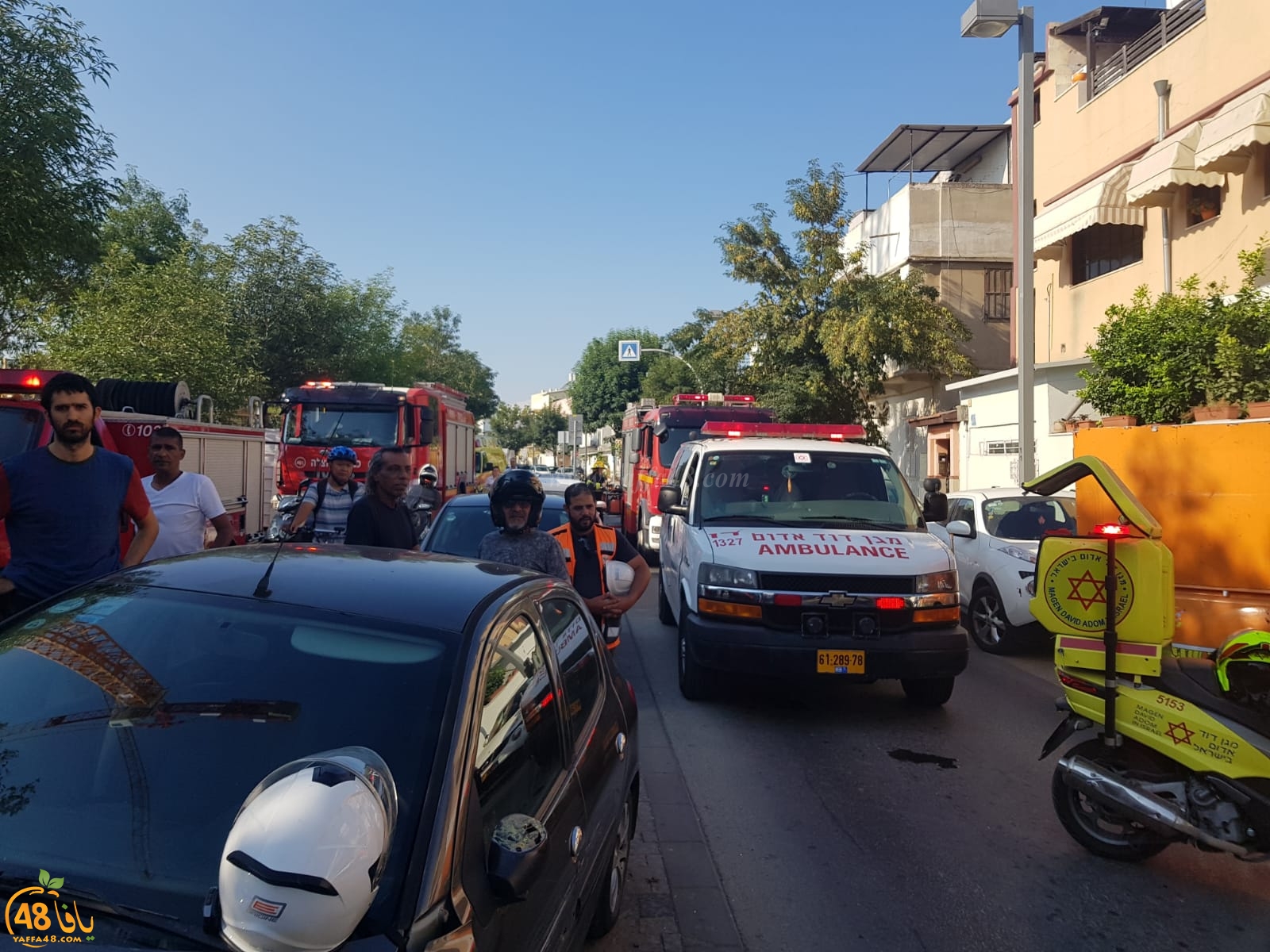 بالصور: إصابة متوسطة لشخص بانقلاب مركبة وسط مدينة يافا 