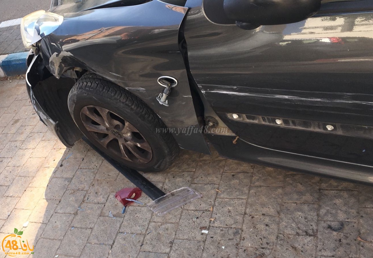 بالصور: إصابة متوسطة لشخص بانقلاب مركبة وسط مدينة يافا 