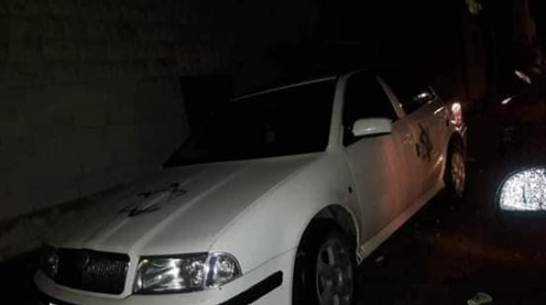 مستوطنون يُعطبون سيارات ويَخطُّون شعارات عنصرية في قرية ياسوف