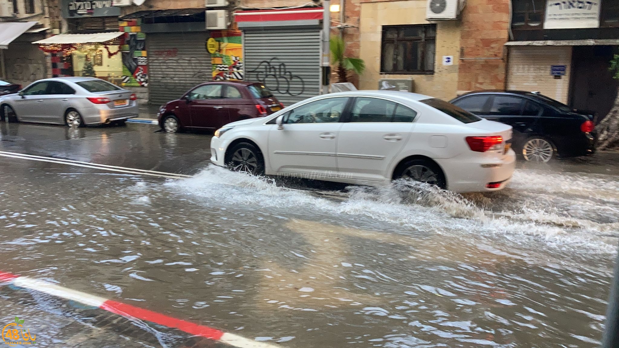  فيديو: شوارع يافا تغرق بمياه الأمطار 