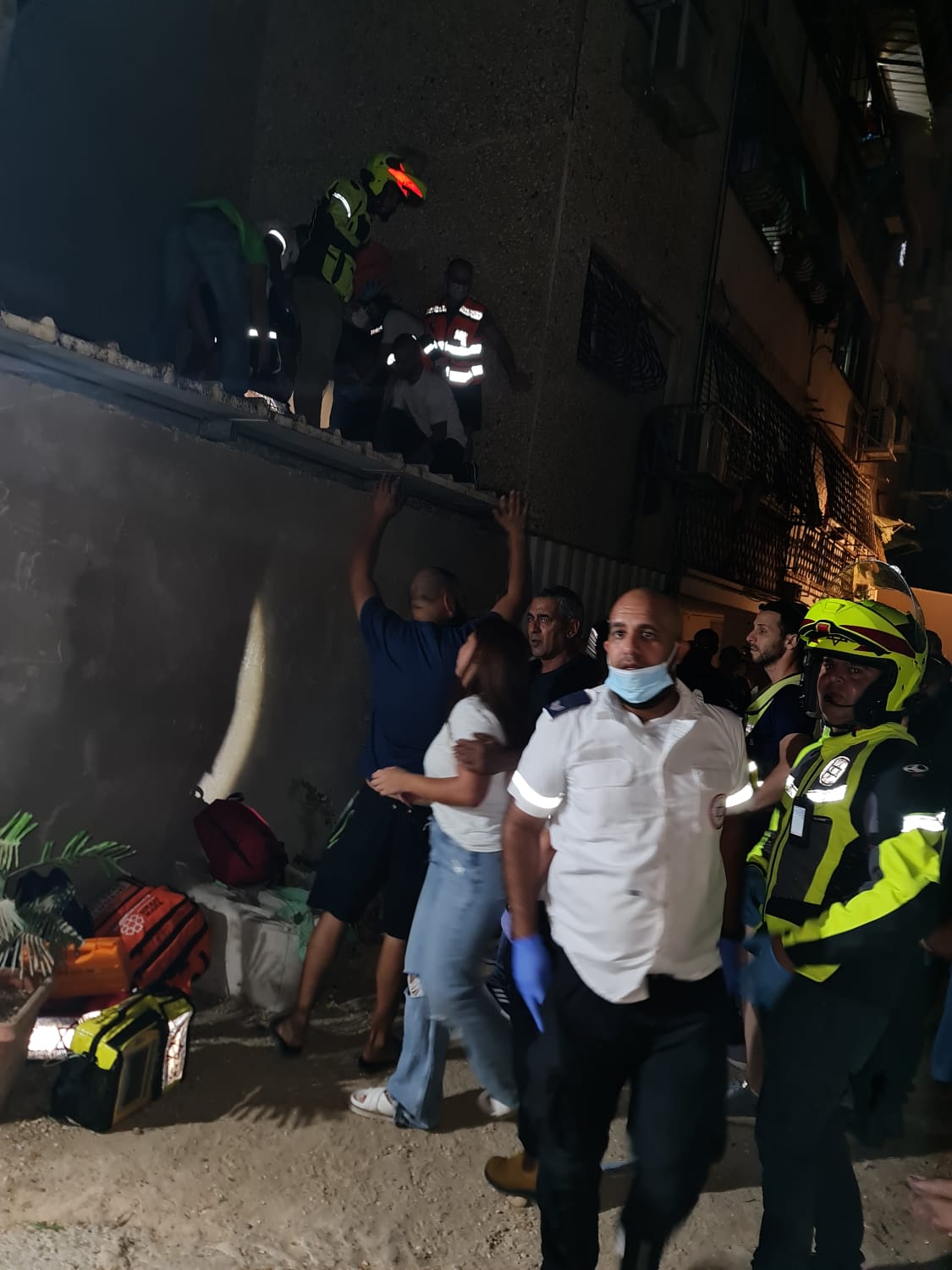  اللد: اصابة متوسطة لرجل سقط في بئر مصعد بالمدينة