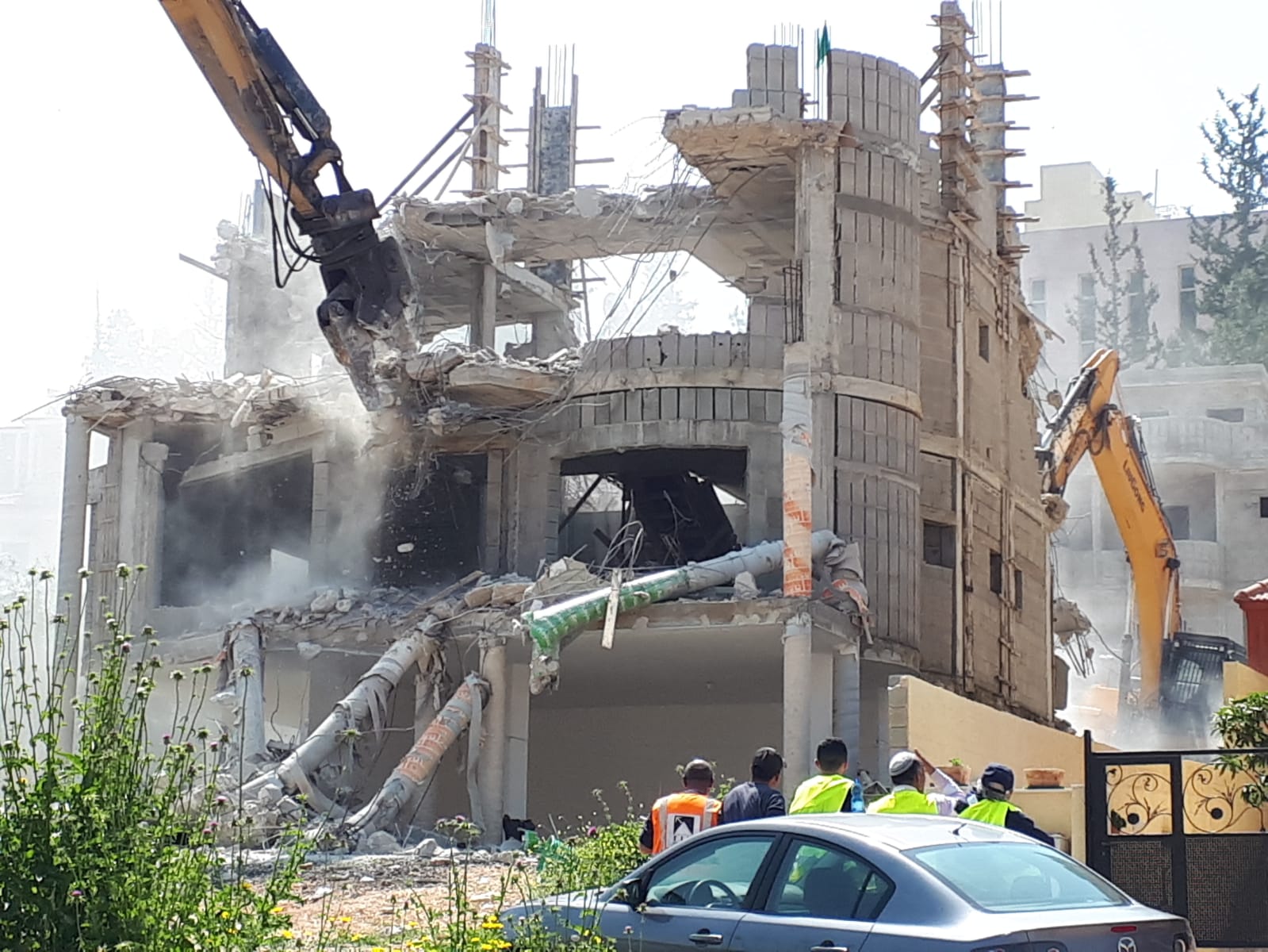 صور: هدم بناية سكنية قيد الانشاء في كفرقاسم