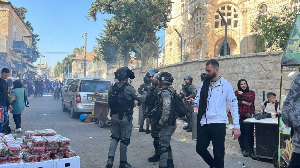 عشرات الآلاف يُحيون ذكرى “الإسراء والمعراج” بالمسجد الأقصى