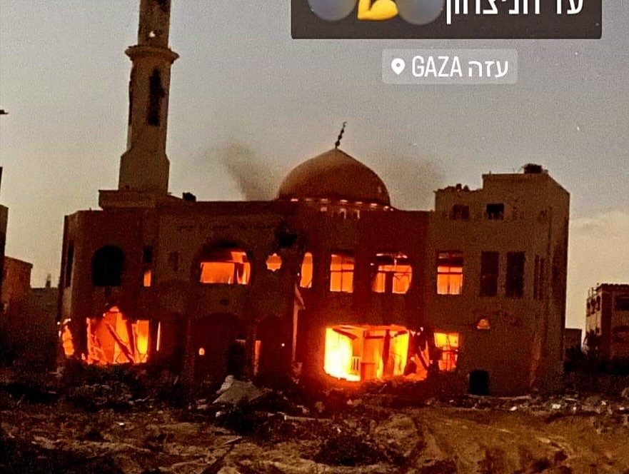 جنود ينشرون صوراً لمنشآت مدنية في غزة بعد اضرام النار فيها 