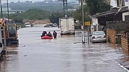اخلاء بيوت قرب مطار اللد بعد أن غمرتها مياه الأمطار