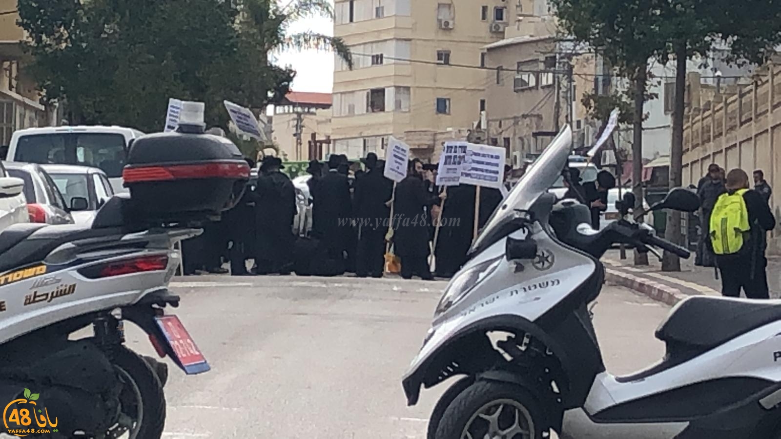  صور: تظاهرة للخارديم في يافا والشرطة تُغلق شارع شيفتي يسرائيل