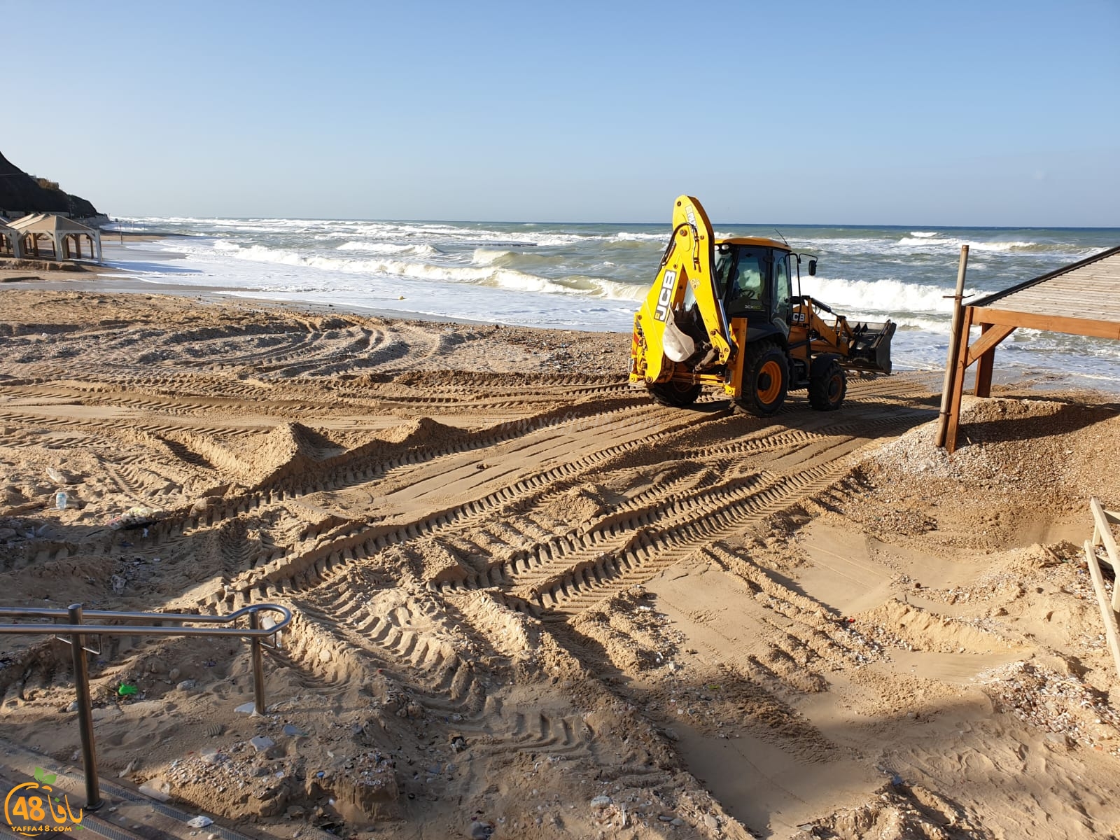  البلدية تستعد لمواجهة العاصفة المقبلة على شاطئ يافا 