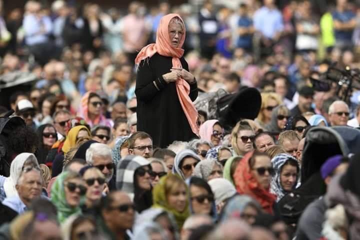 نيوزيلندا تحيي ذكرى هجوم المسجدين بالصلاة والحجاب