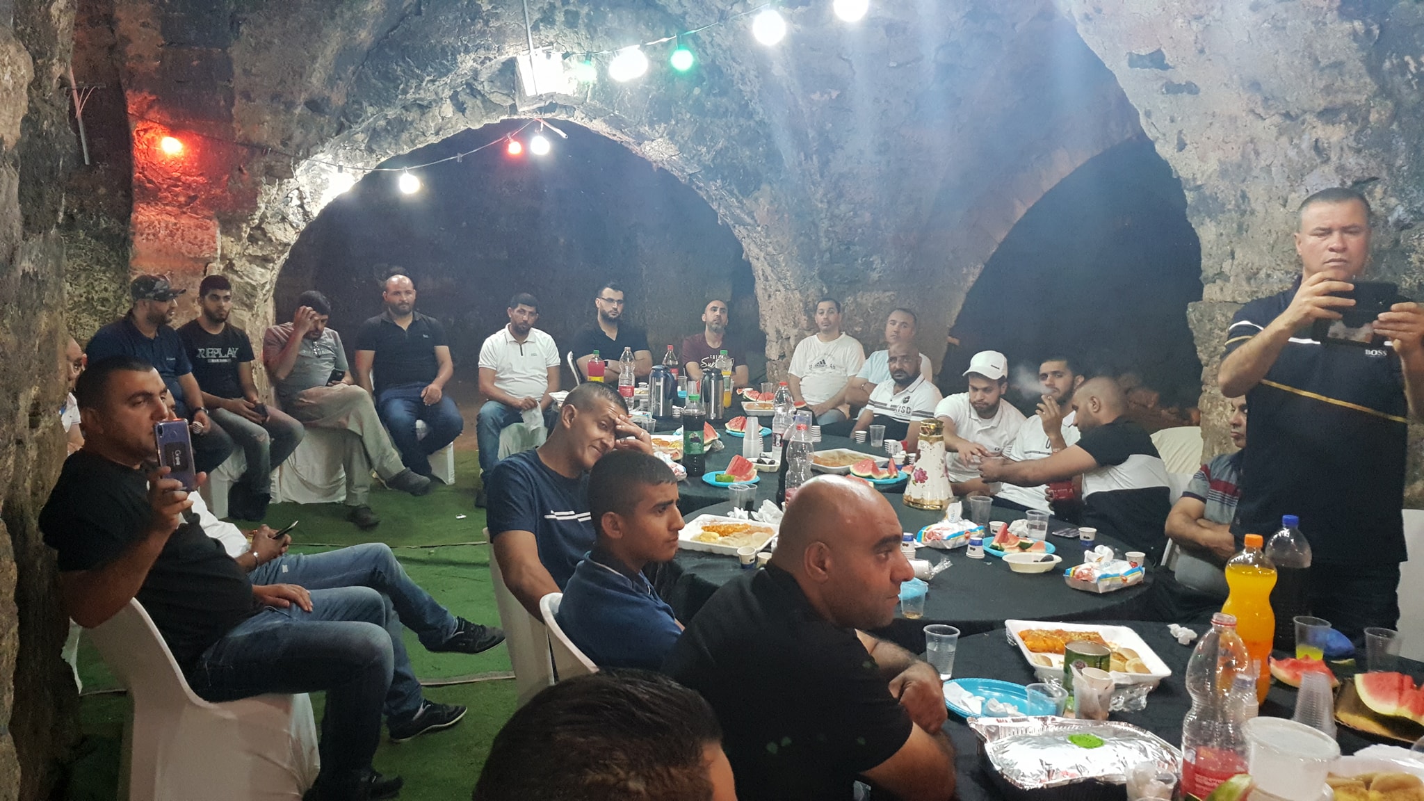 فيديو: افطار جماعي شبابي مميز في معالم اثرية بمدينة اللد