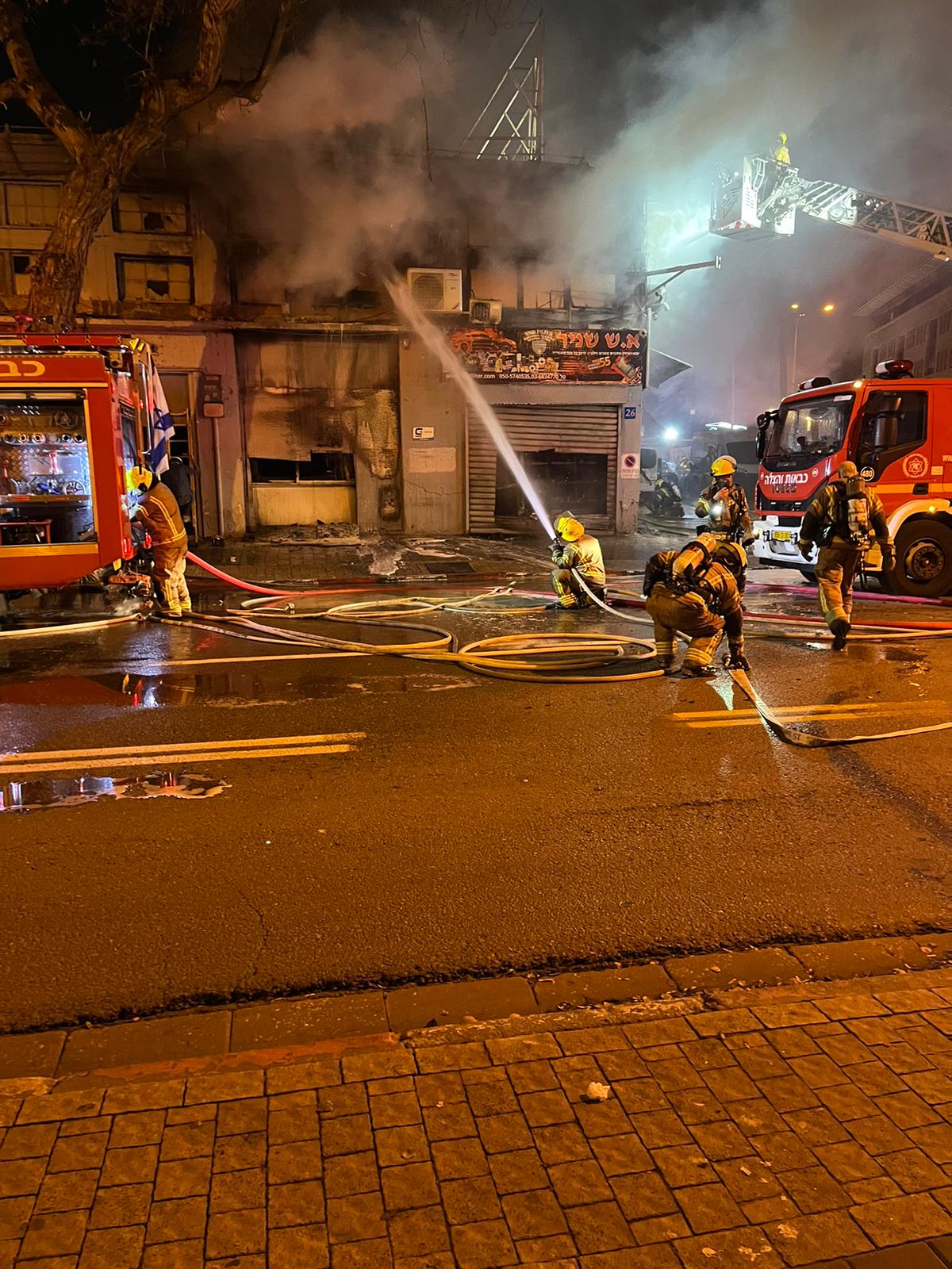 يافا: فجر اليوم حريق كبير في إحدى المحلات التجارية 