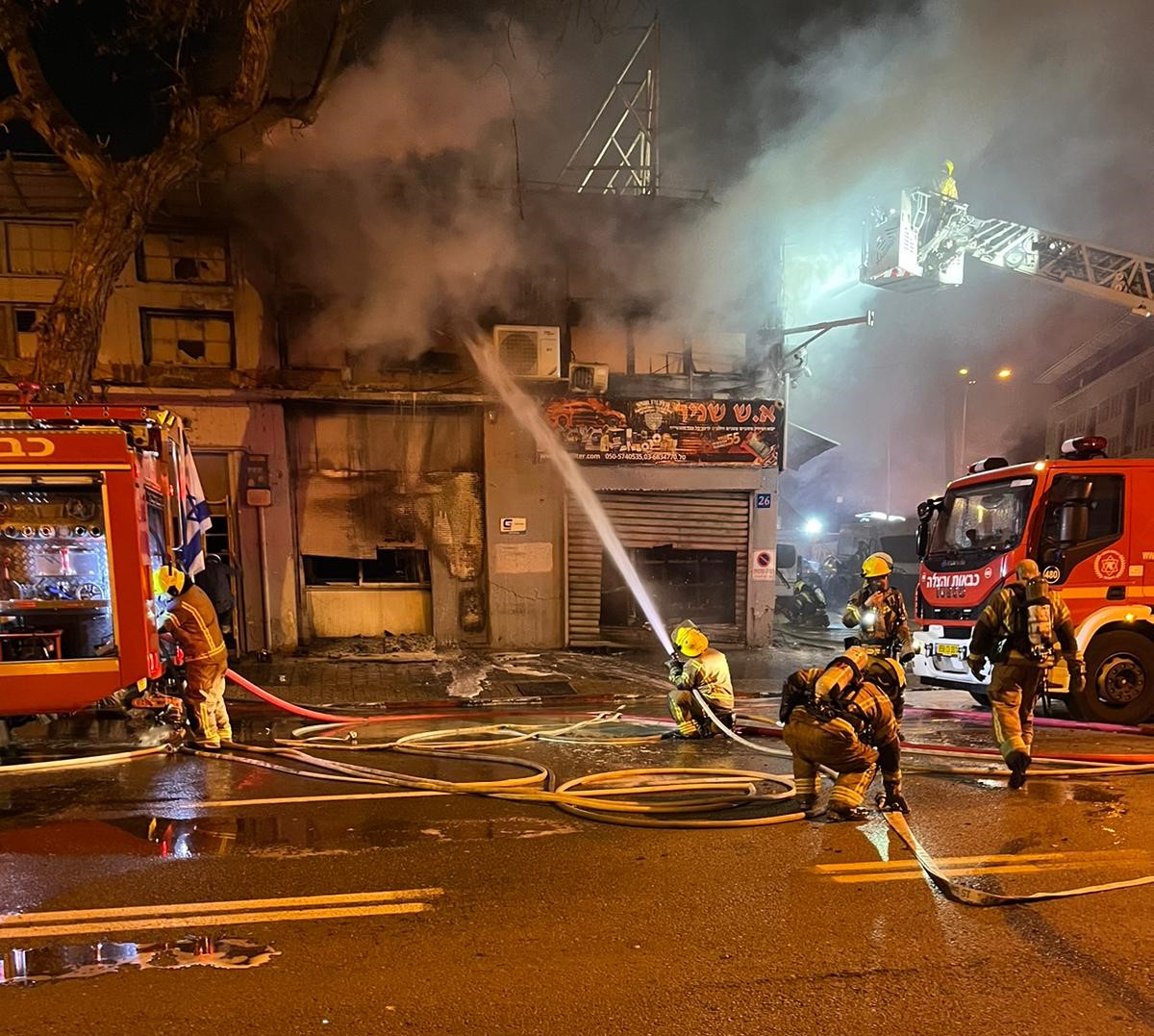 يافا: فجر اليوم حريق كبير في إحدى المحلات التجارية 