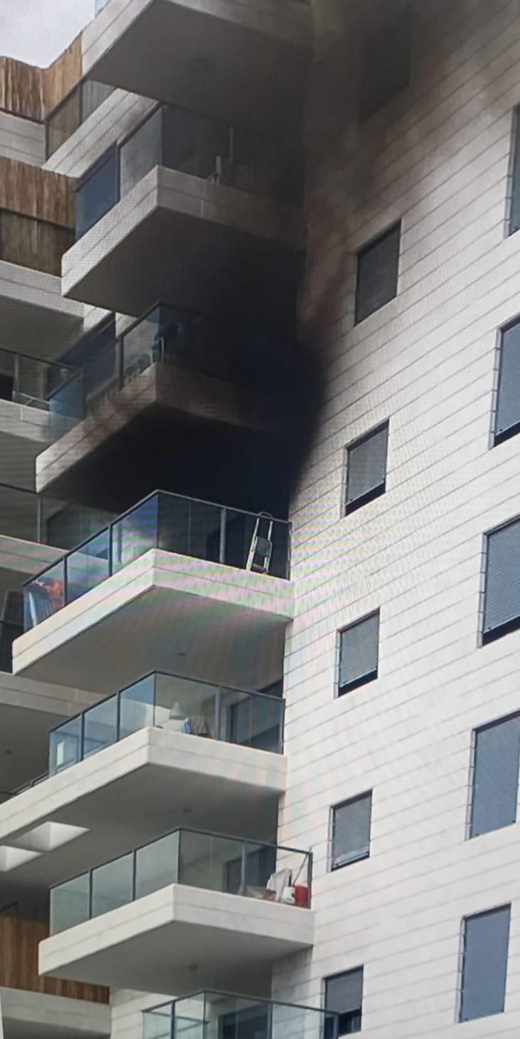 الرملة: اندلاع حريق في بناية سكنية دون اصابات 