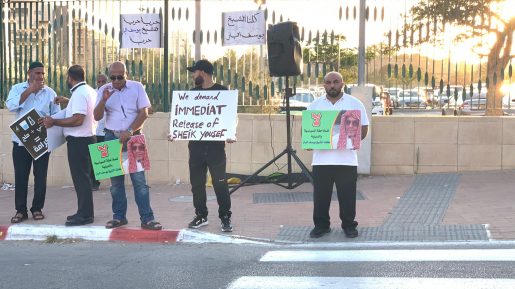  لليوم الثاني .. وقفة احتجاجية أمام مستشفى سوروكاً اسناداً للشيخ الباز