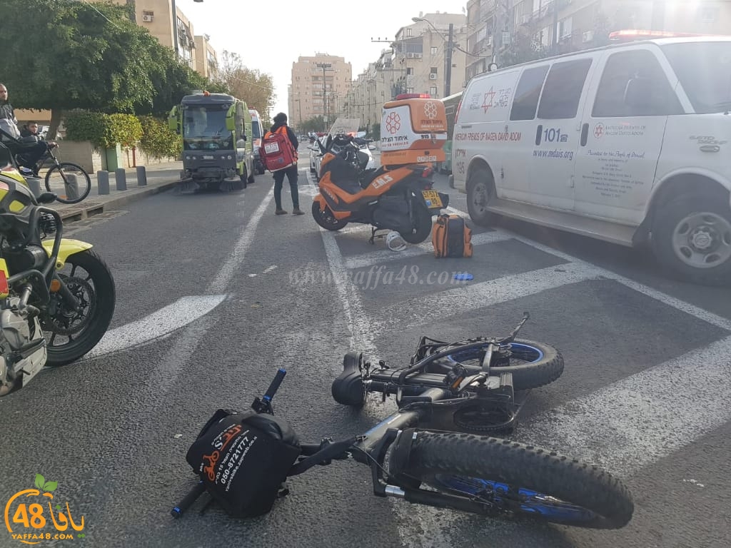 فيديو: إصابة خطرة لراكب دراجة كهربائية بحادث دهس في مدينة يافا