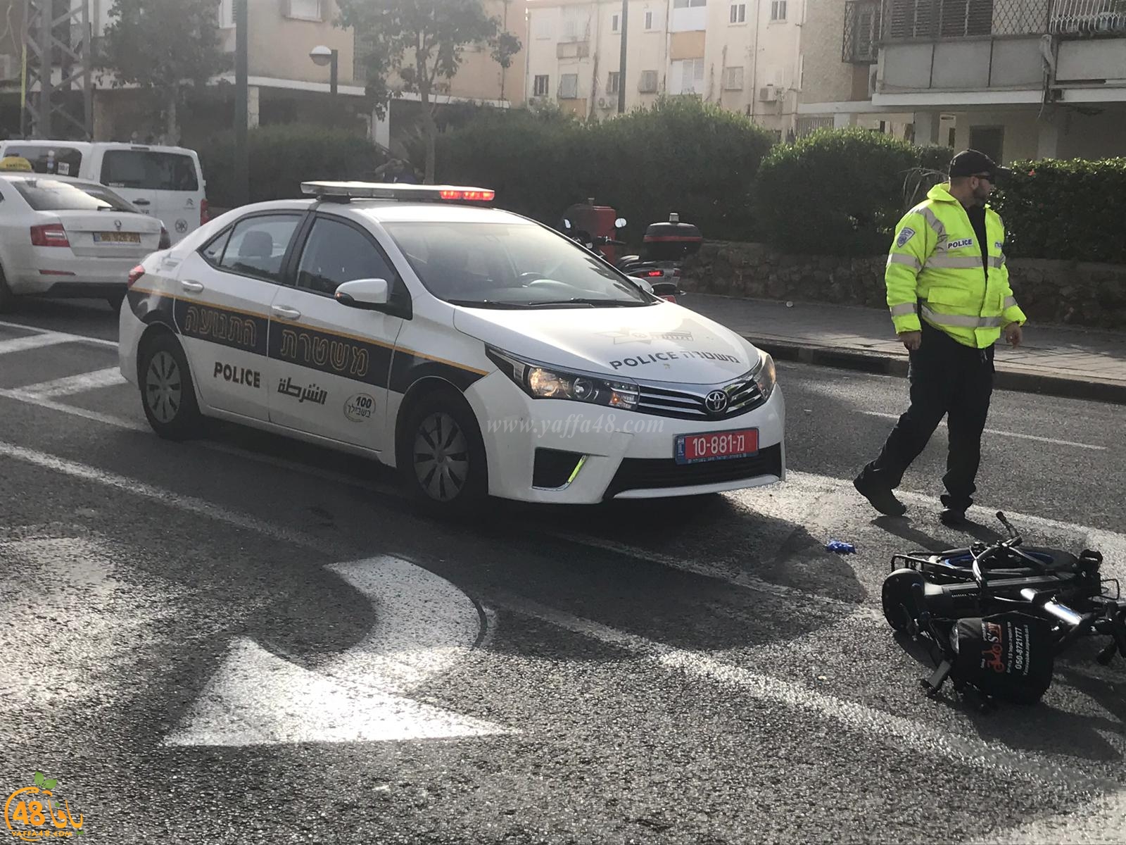 فيديو: إصابة خطرة لراكب دراجة كهربائية بحادث دهس في مدينة يافا