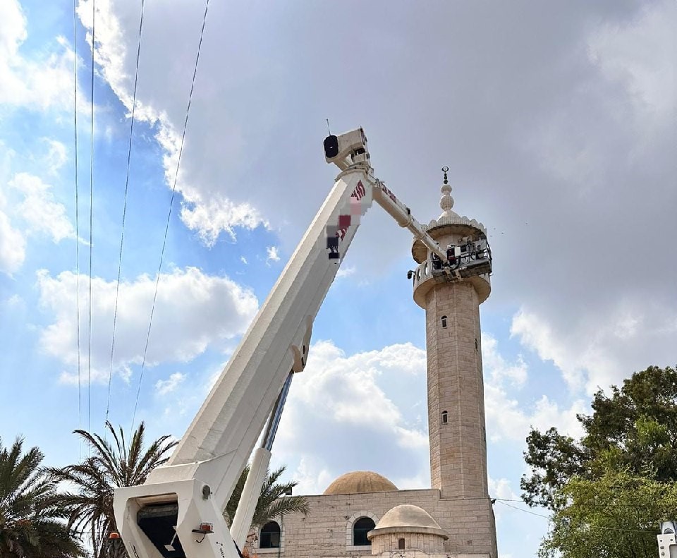 الرملة: الشرطة تُزيل كاميرات مراقبة عن مسجد في حي الجواريش 