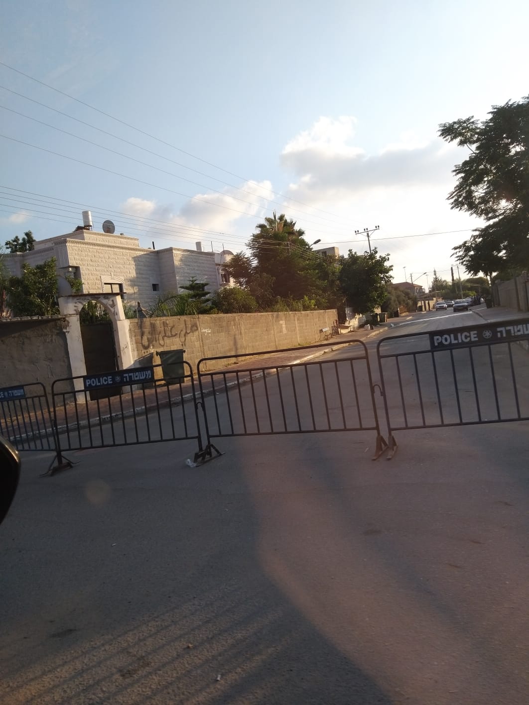حواجز وتواجد مكثّف للشرطة.. استمرار الحملة الأمنيّة في حي الجواريش بالرملة
