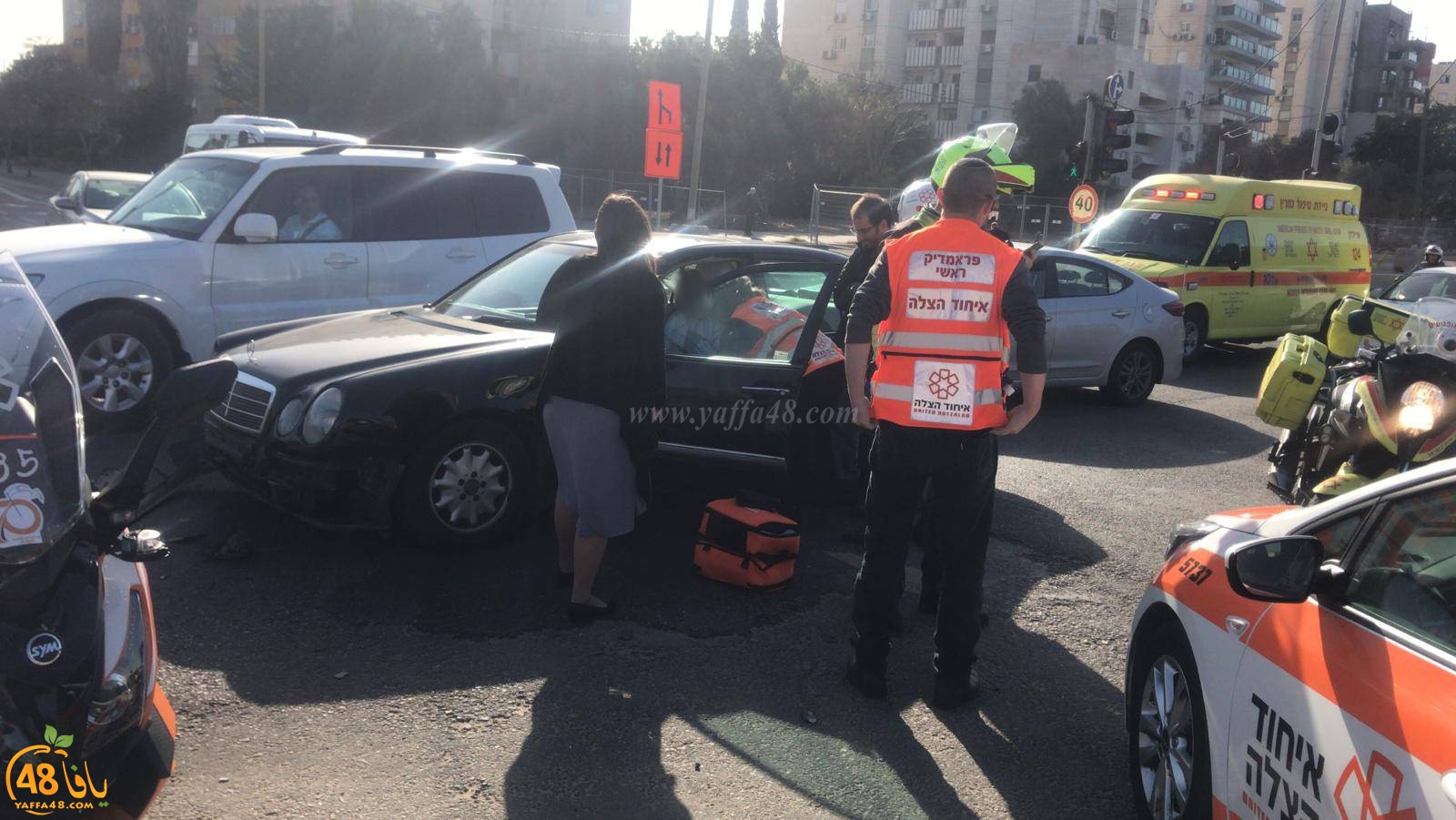  بالصور: إصابة طفيفة بحادث طرق بين مركبتين في مدينة يافا 