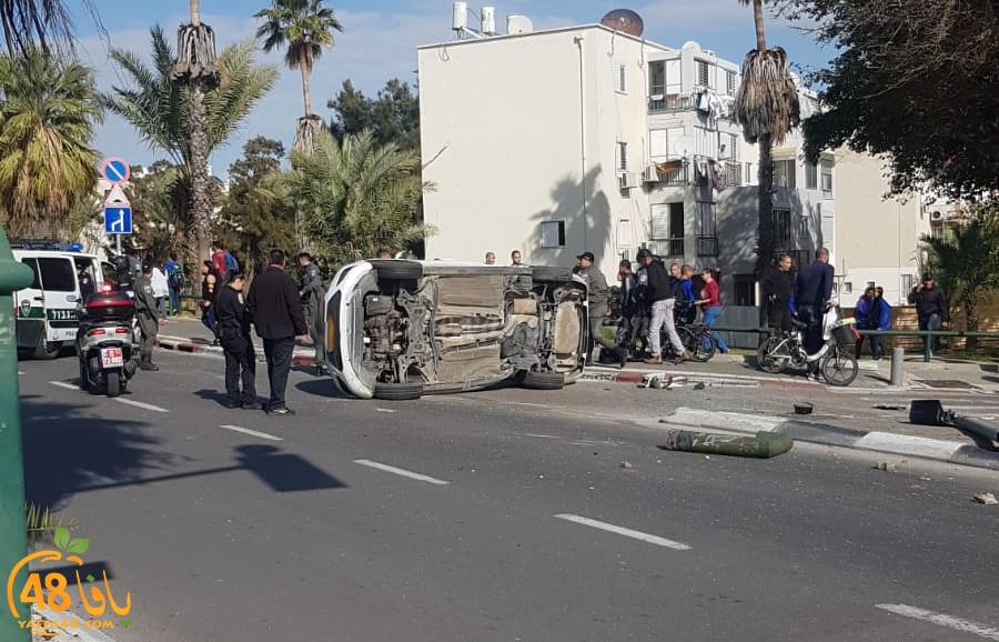  يافا: إنقلاب مركبة في الشارع الرئيسي اثر حادث طرق واصابة سائقها 