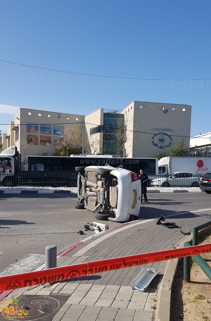  يافا: إنقلاب مركبة في الشارع الرئيسي اثر حادث طرق واصابة سائقها 