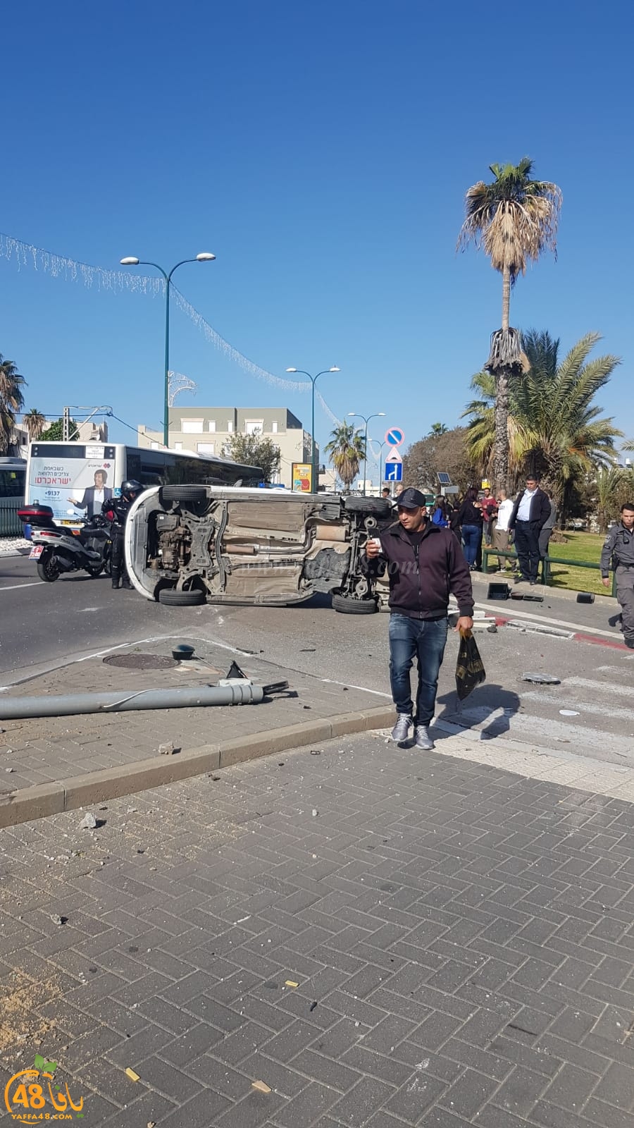  يافا: إنقلاب مركبة في الشارع الرئيسي اثر حادث طرق واصابة سائقها 